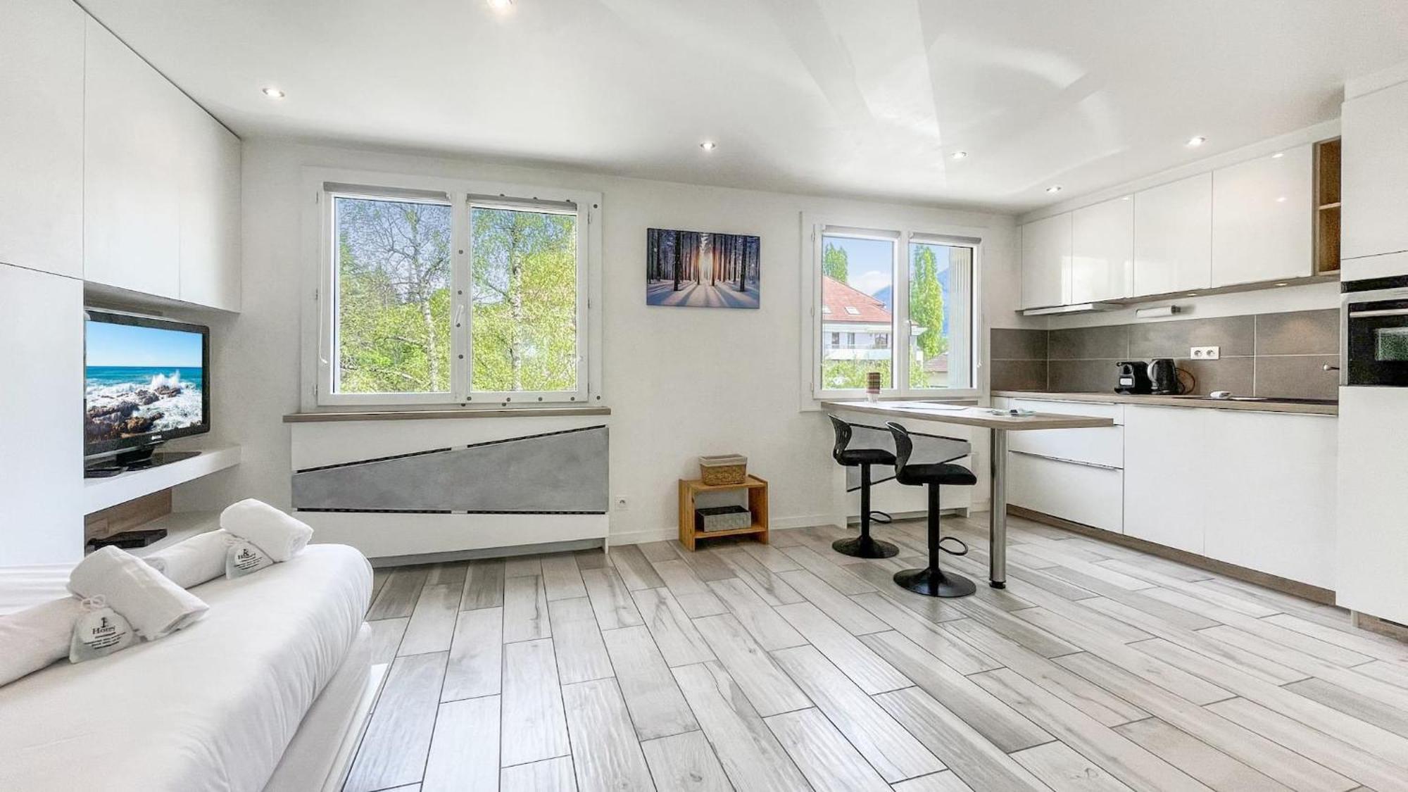 Homey Tidy - New / Proche Centre Annecy / Parking Gratuit / Logement Entierement Equipe المظهر الخارجي الصورة